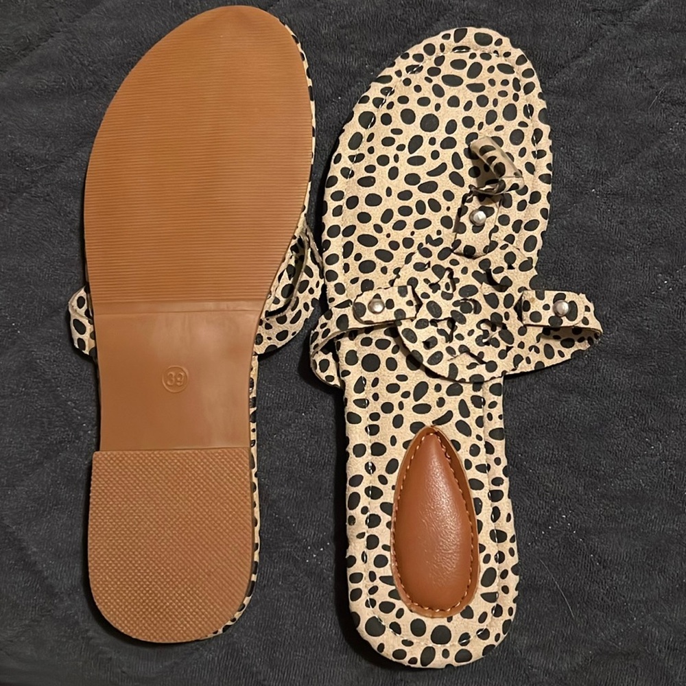New never worn tb inspired sandals leopard print